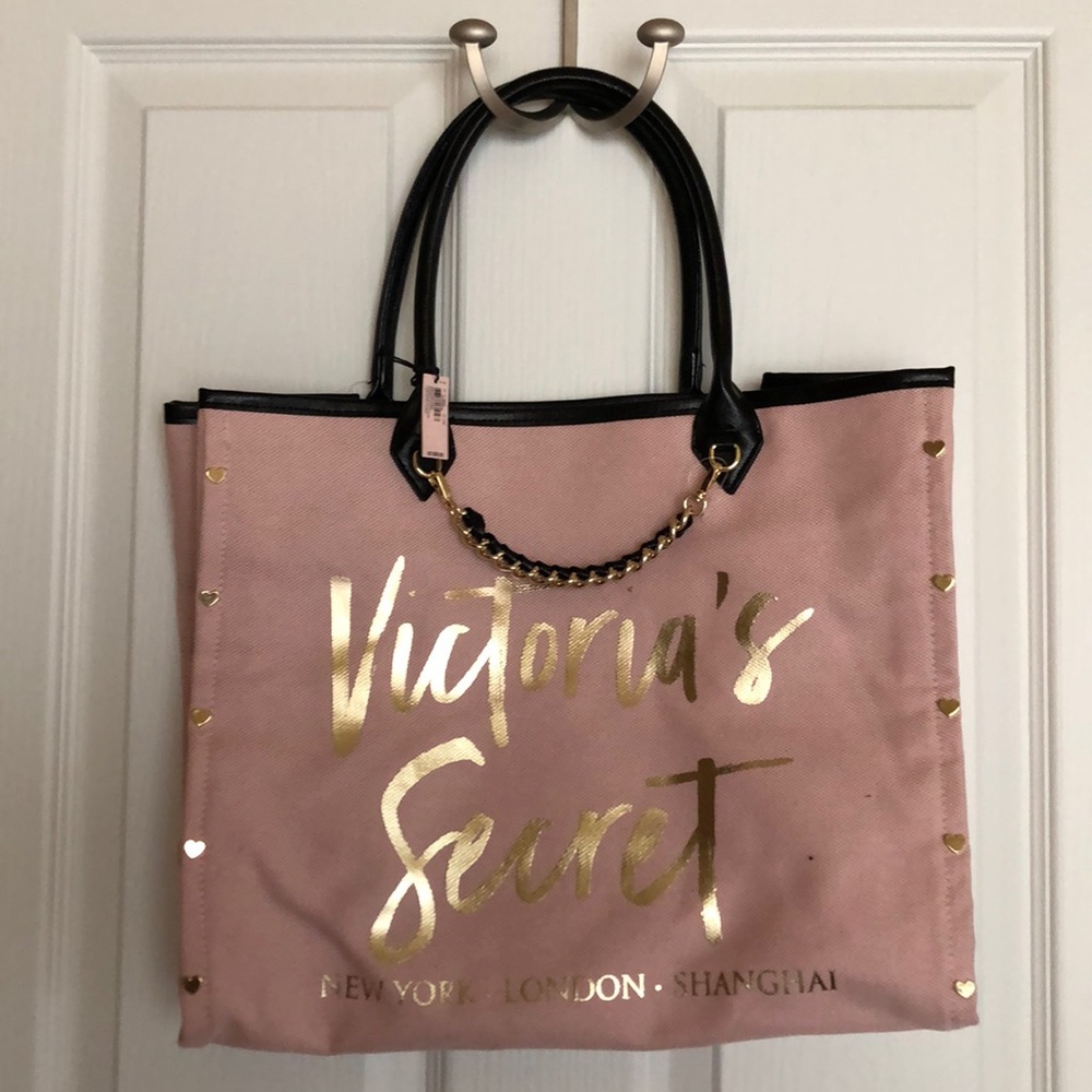 Classy and very durable tote.